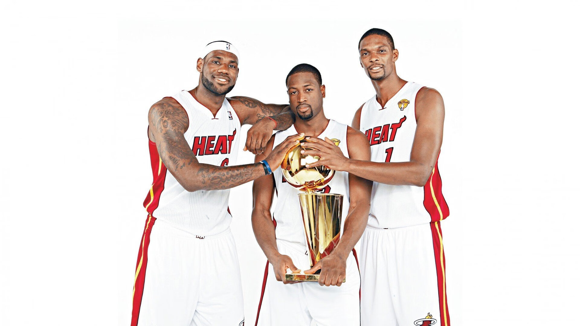 詹姆斯率队逆转取胜，湖人季后赛前景重现曙光