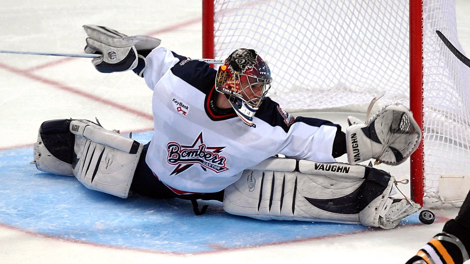 NBA季后赛激战正酣，勇士队逆转取胜，库里再创历史纪录